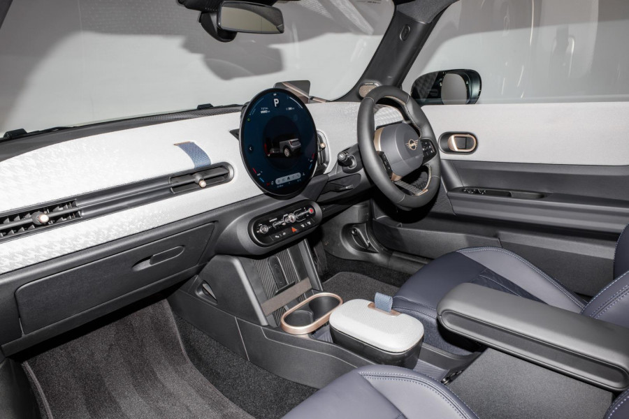 2025 MINI Cooper F65 S Favoured Hatch