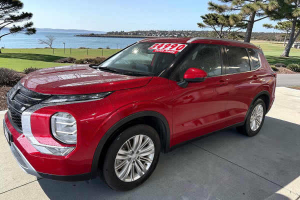 2023 Mitsubishi Outlander ZM LS SUV Image 2