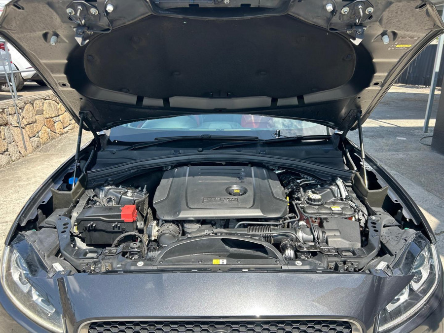 2016 MY17 Jaguar F-PACE X761 20d R-Sport SUV Image 34