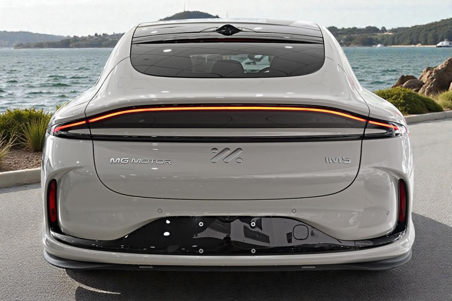 2025 MG IM5 P12L Premium Hatch Image 5