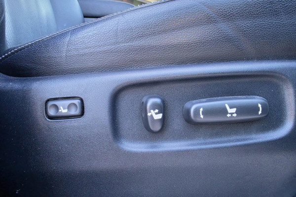 2012 MY10 Toyota LandCruiser VDJ200R Sahara SUV Image 27