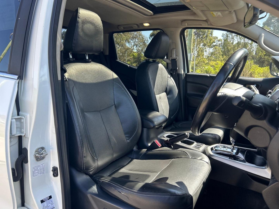 2019 Nissan Navara D23 Series 3 ST-X King Cab Pickup Image 21