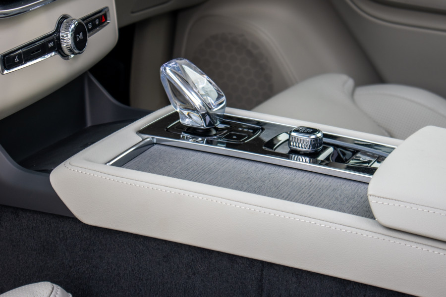 2025 Volvo XC90 T8 ULTRA PHEV Sedan Image 15