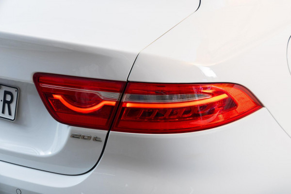 2015 MY16 Jaguar XE X760 20t Prestige Sedan