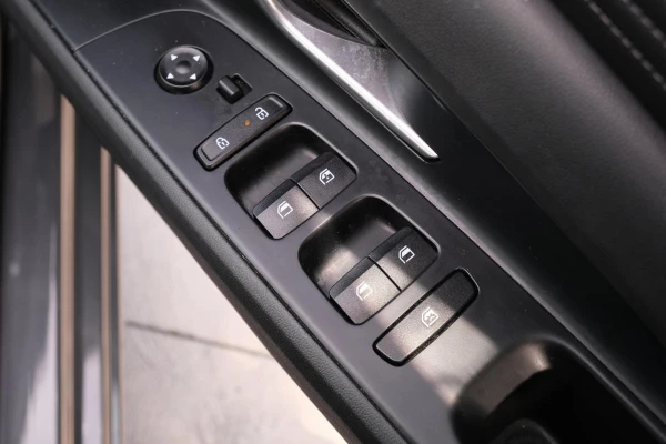 2024 Hyundai i30 CN7.V2 Hybrid Sedan Image 12