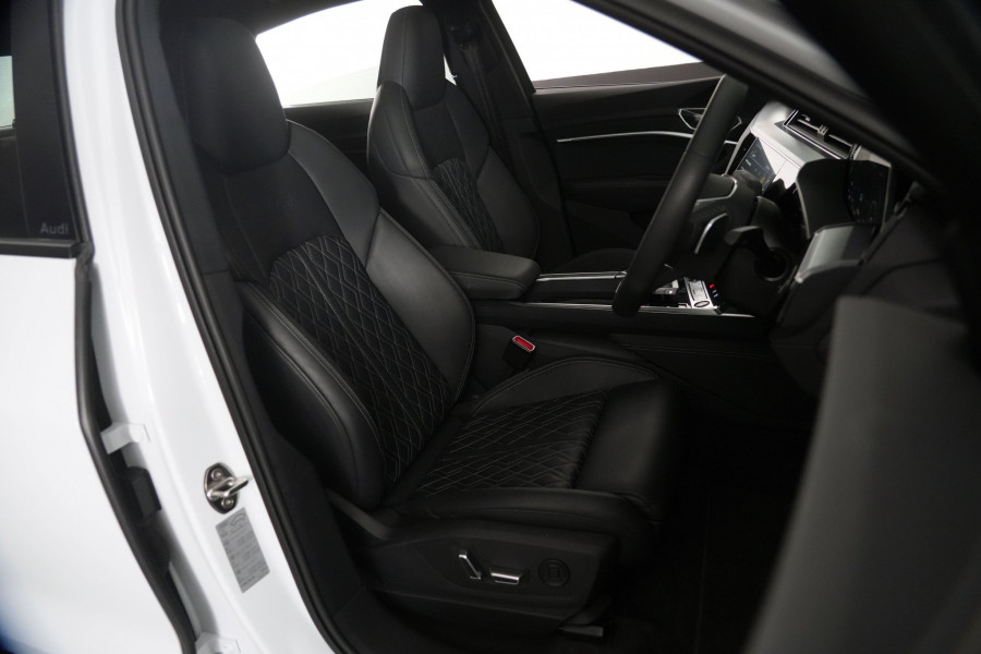 2024 Audi SQ8  GE e-tron SUV Image 38