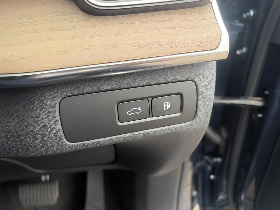 2025 MY26 Volvo XC90 L Series Plus T8 Plug-in Hybrid Dark SUV Image 23