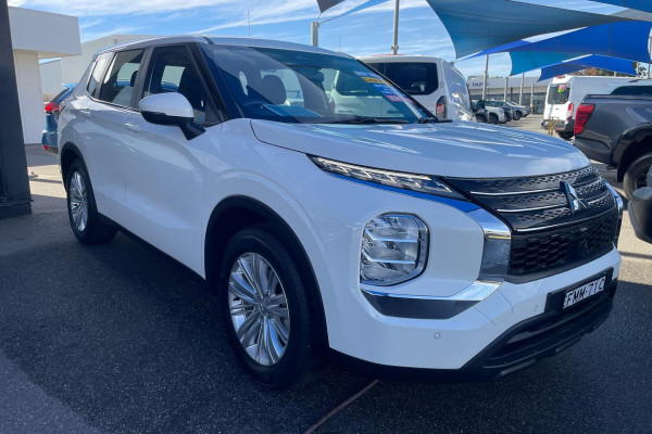 2024 Mitsubishi Outlander ZM ES SUV