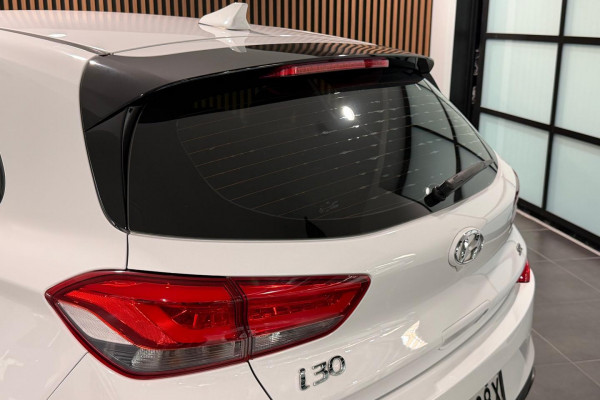 2017 MY18 Hyundai i30 PD SR Hatch Image 7