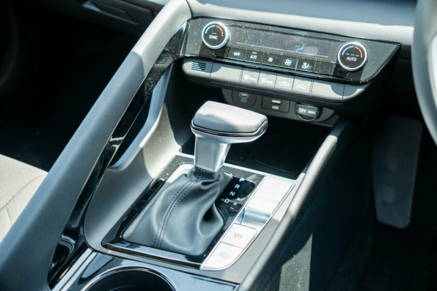 2024 Hyundai i30 CN7.V2 Hybrid Sedan Image 12