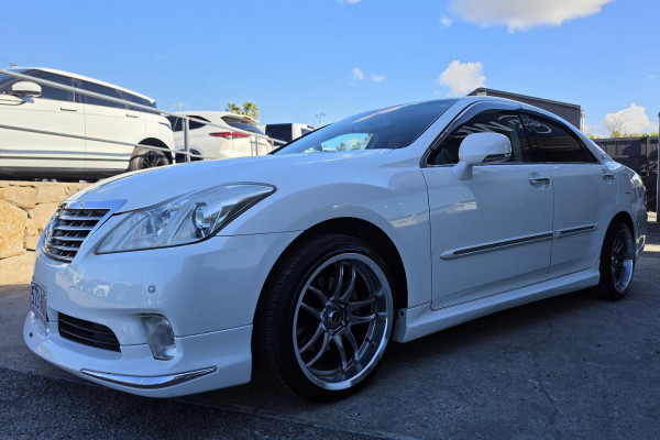 2012 Toyota Crown GRS202 Royal Saloon G Sedan Image 3