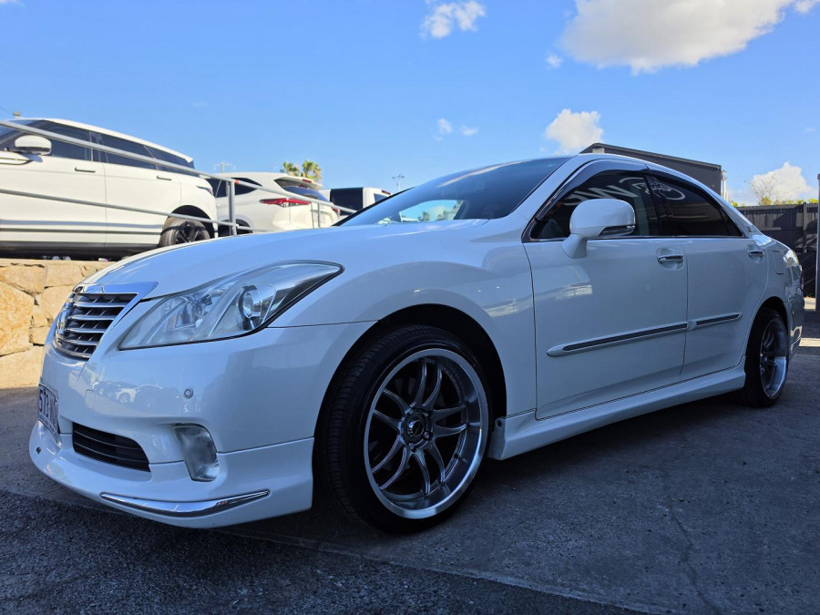 2012 Toyota Crown GRS202 Royal Saloon G Sedan Image 3