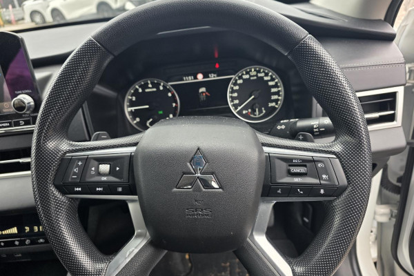 2023 Mitsubishi Outlander ZM ES SUV Image 16