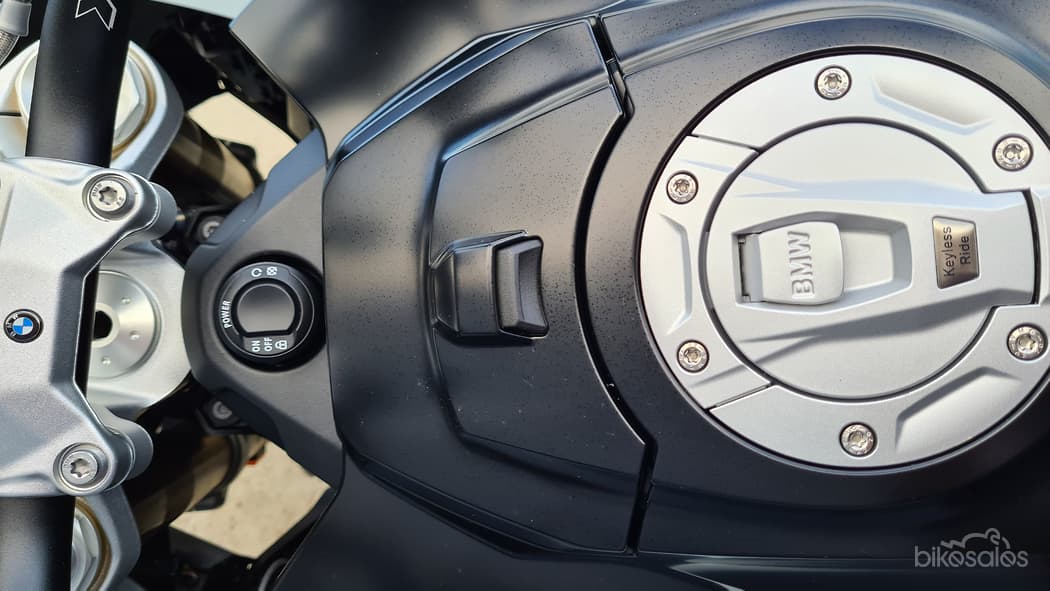 2020 BMW 1000 XR Tour Carbon Motorcycle Image 17