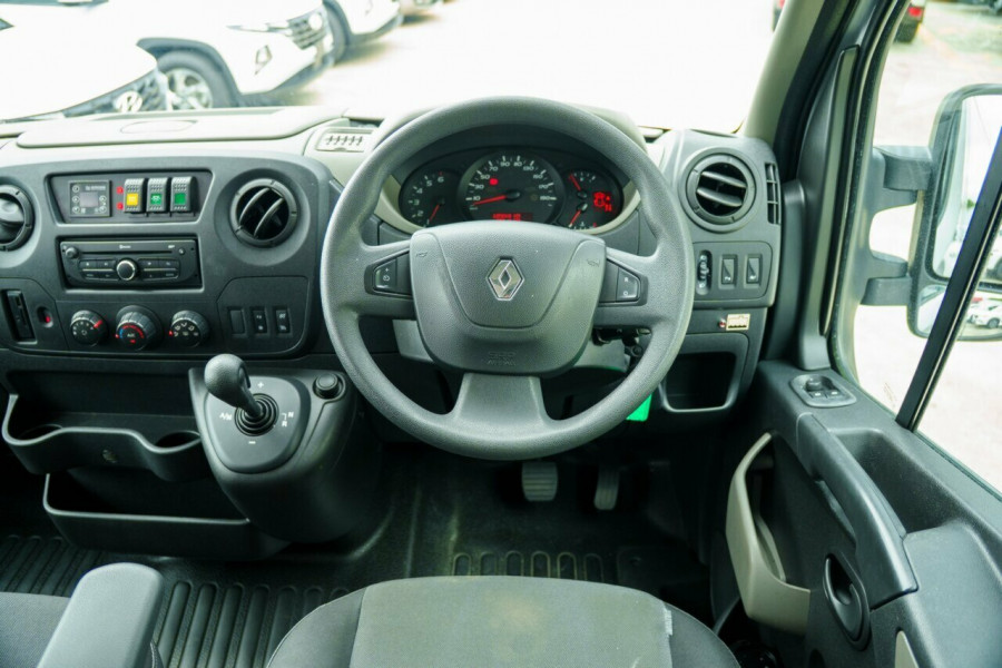 2017 Renault Master X62 Mid Roof LWB AMT Bus Image 11