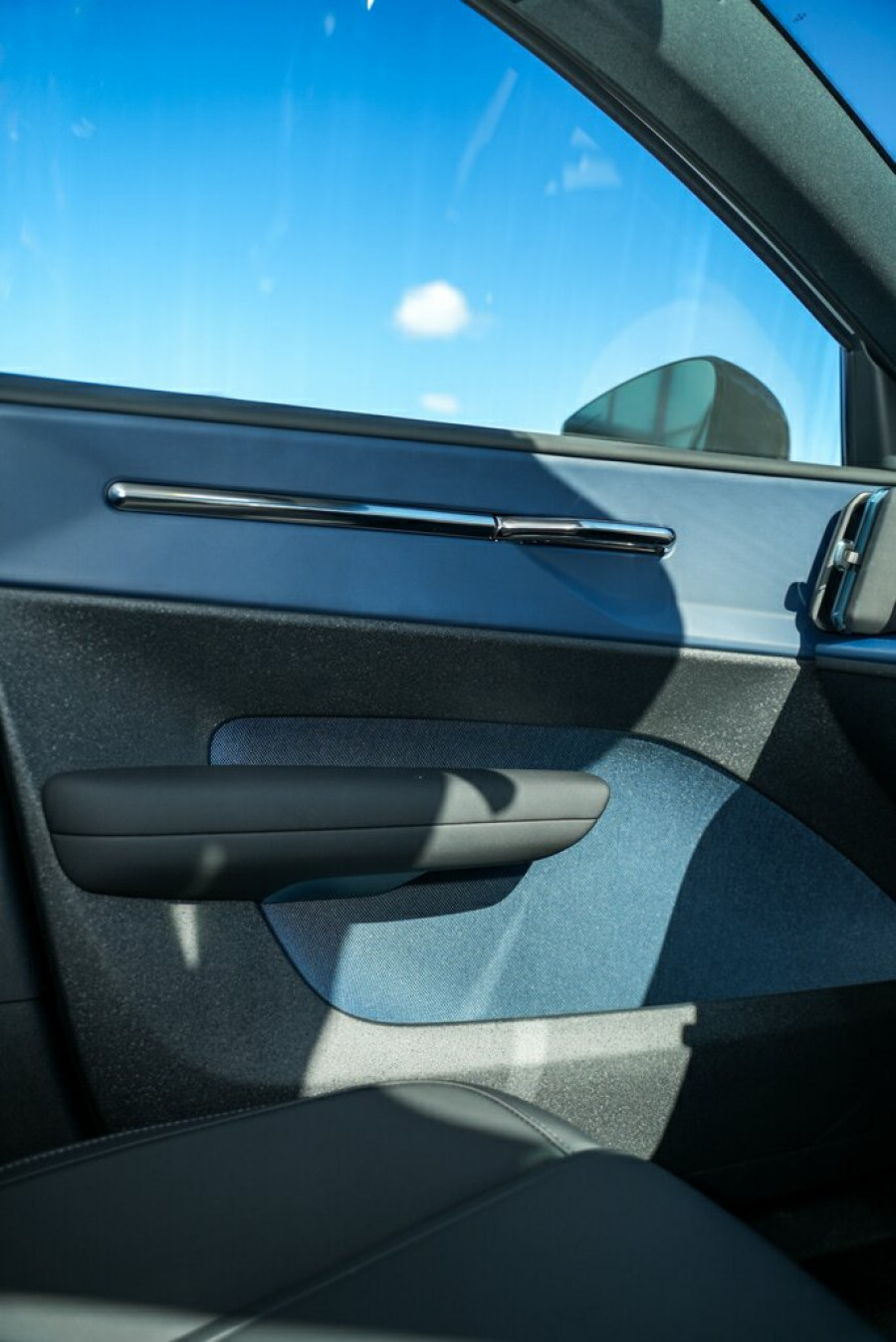 2024 MY25 Volvo EX30  Single Motor Extended Range Plus SUV Image 9