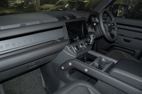 2026 Land Rover Defender L663 110 D350 X-Dynamic SE SUV image 8