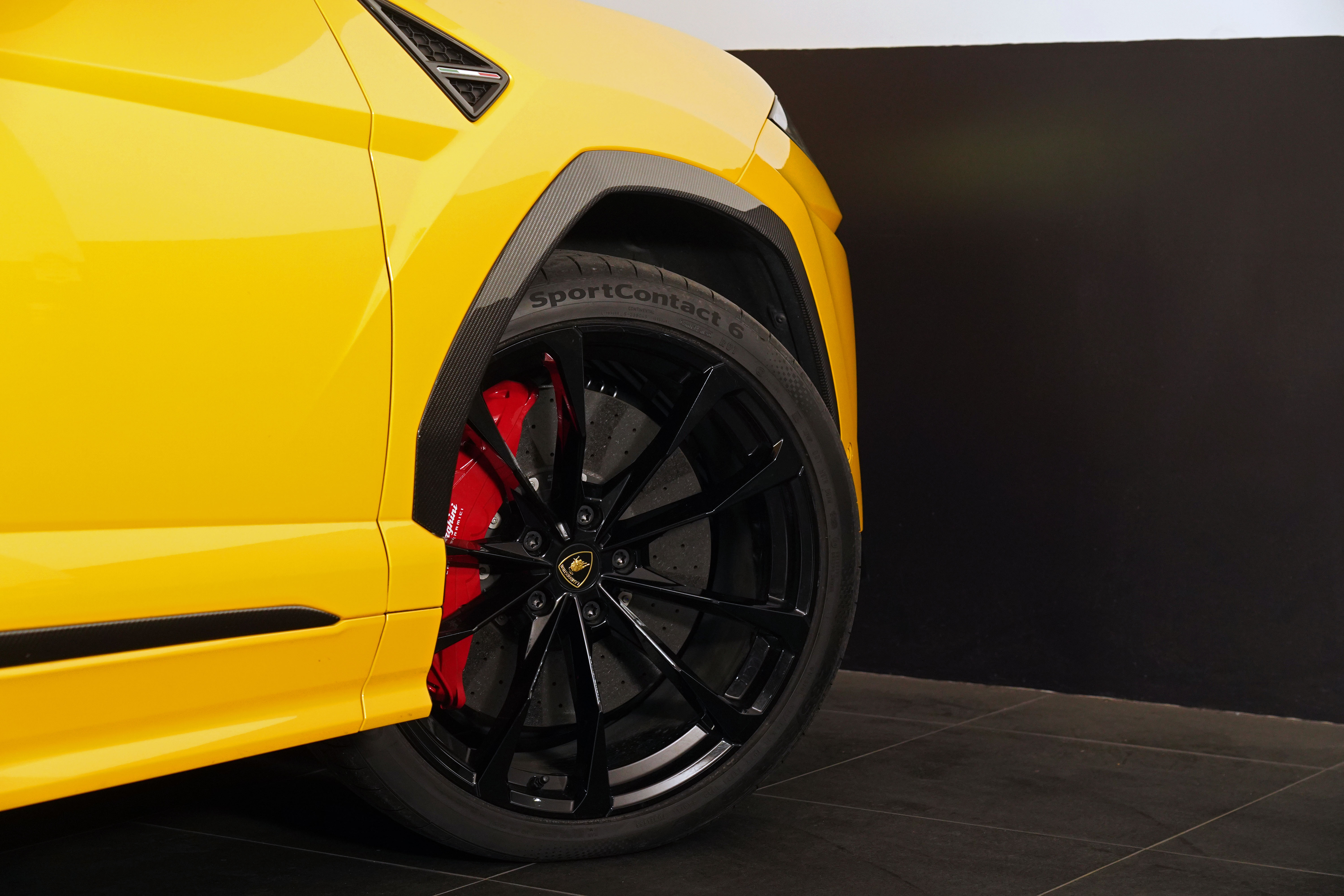 2022 Lamborghini Urus SUV Image 24