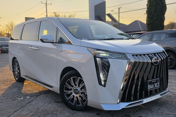 2026 GAC M8 PHEV  Luxury People Mover
