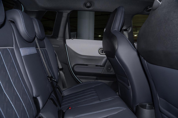 2025 MINI Cooper F65 C Favoured Hatch image 9