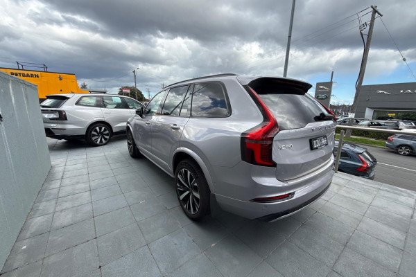 2025 Volvo XC90 L Series Ultra T8 Plug-In Hybrid SUV Image 4
