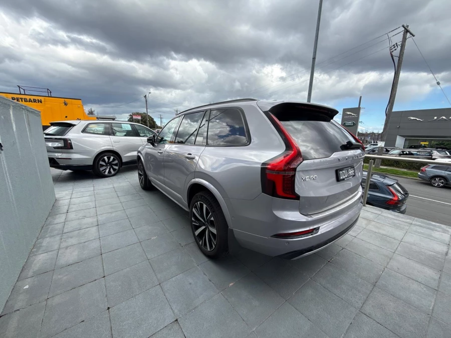 2025 Volvo XC90 L Series Ultra T8 Plug-In Hybrid SUV Image 4