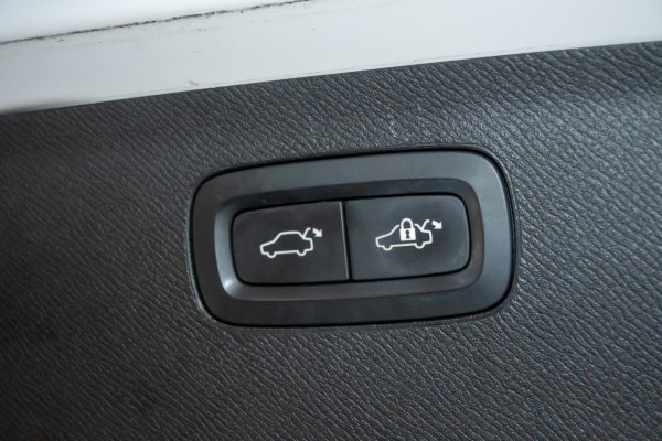 2015 MY16 Volvo XC90 L Series T6 Inscription SUV image 22