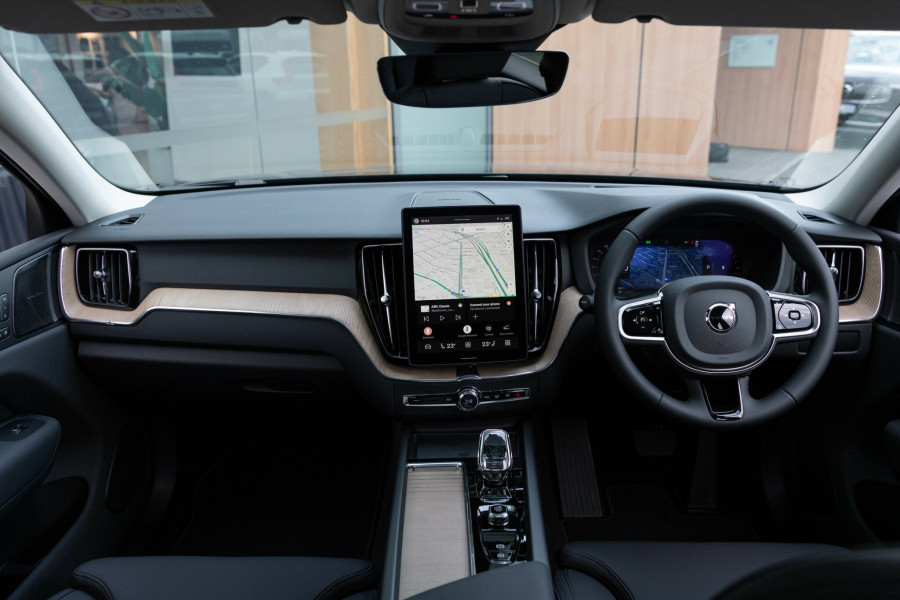 2026 Volvo XC60 UZ Plus B5 Bright SUV Image 4