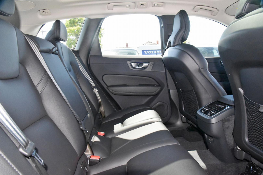 2023 Volvo XC60  Ultimate B5 Bright SUV Image 16