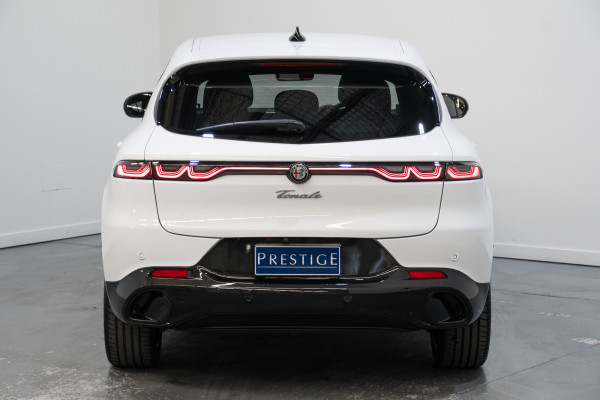 2023 Alfa Romeo Tonale Veloce SUV Image 9