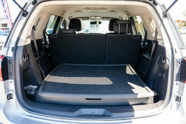 2017 Isuzu MU-X LS-T SUV Image 8