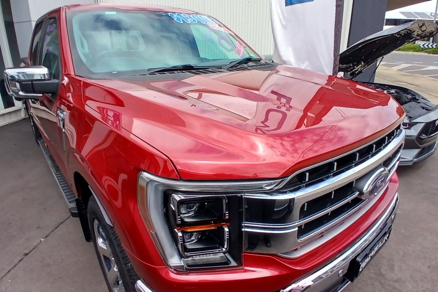 2023 Ford F-150 No Series Lariat Dual Cab Image 8