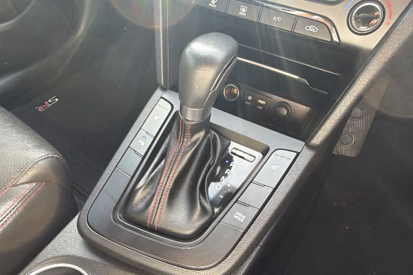 2018 Hyundai Elantra AD SR Sedan Image 18