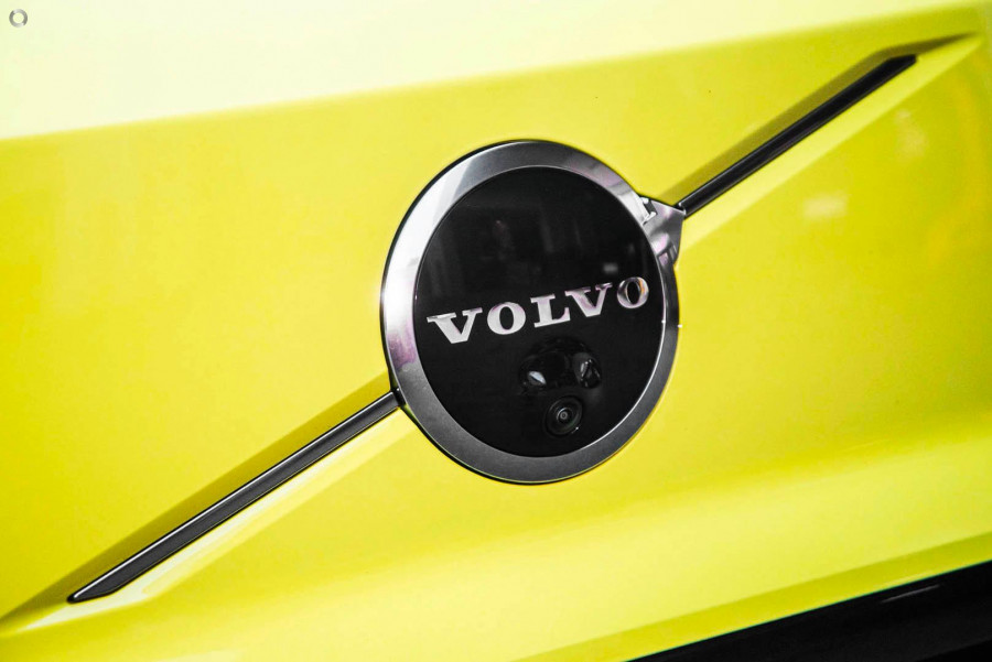 2025 Volvo EX30  Twin Motor Performance Ultra SUV Image 13