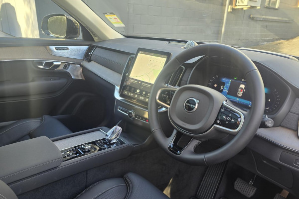 2026 Volvo XC90 L Series Ultra B5 Dark SUV Image 16