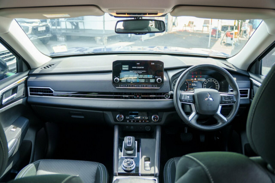 2024 Mitsubishi Outlander ZM LS SUV Image 15