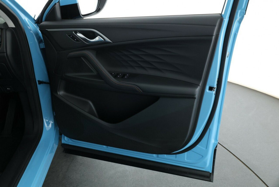 2025 MG HS AS33 Essence SUV Image 18