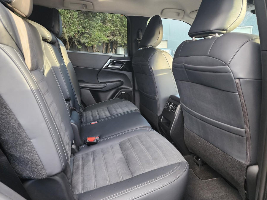 2025 Mitsubishi Outlander ZM LS SUV Image 11
