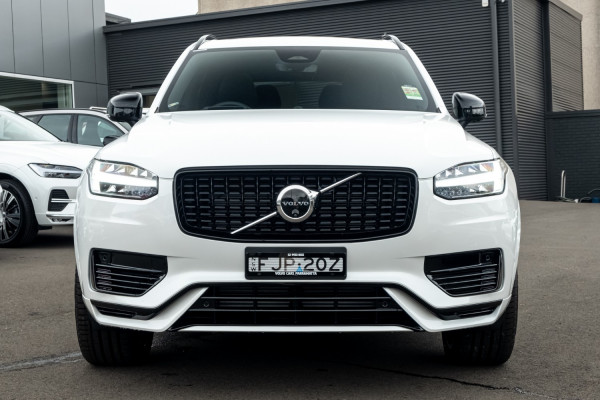 2024 Volvo XC90 L Series Recharge Ultimate T8 Plug-In Hybrid SUV Image 4