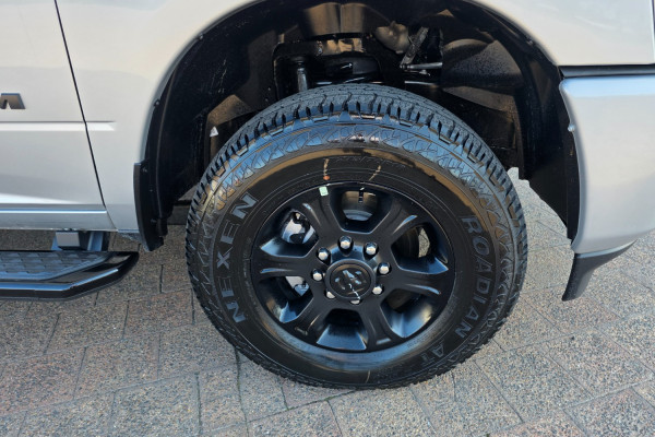2026 Ram 2500 DJ Laramie Dual Cab Image 9