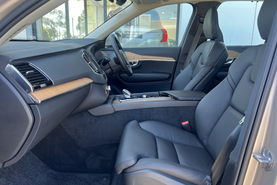 2024 Volvo XC90 L Series Ultimate B5 Bright SUV Image 9