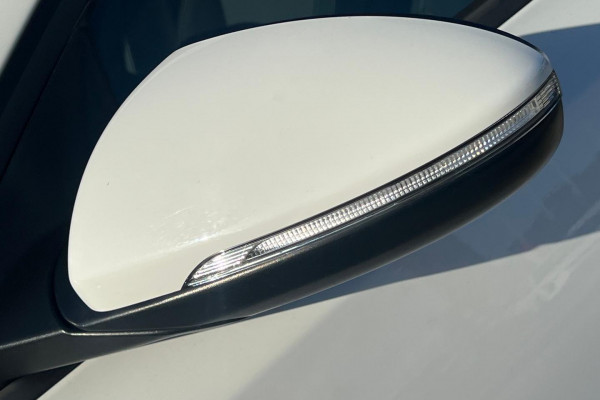 2023 MY24 Kia Cerato BD S Hatch Image 11