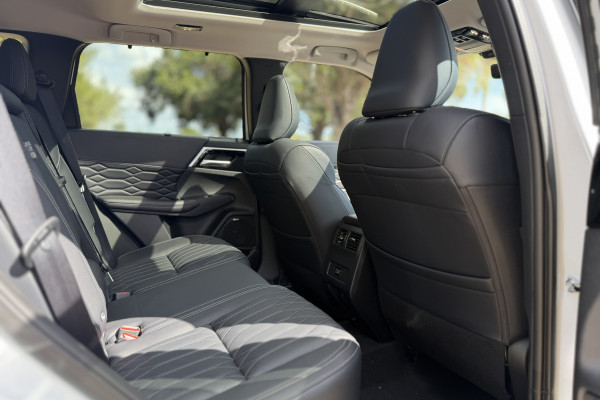 2025 Mitsubishi Outlander ZM Exceed SUV Image 14