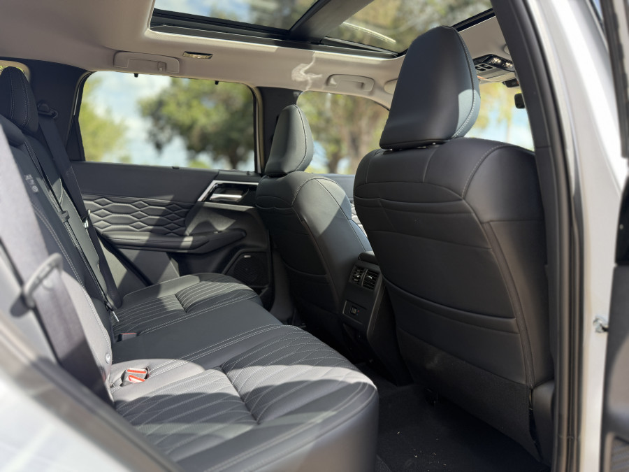 2025 Mitsubishi Outlander ZM Exceed SUV Image 14