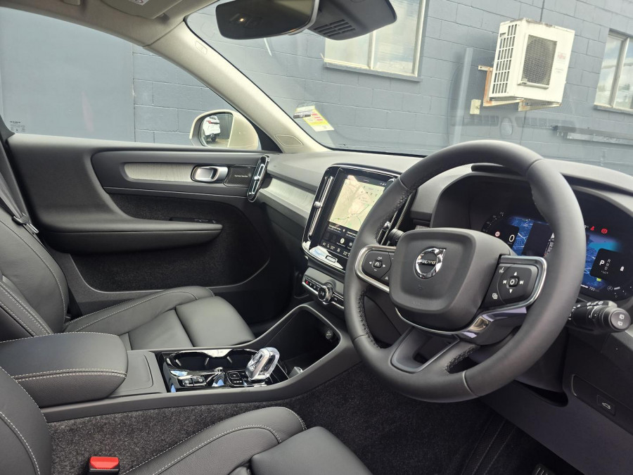 2026 MY27 Volvo XC40 XZ Ultra B4 Bright SUV Image 14