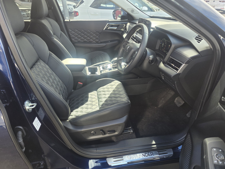2024 Mitsubishi Outlander ZM Exceed SUV Image 13