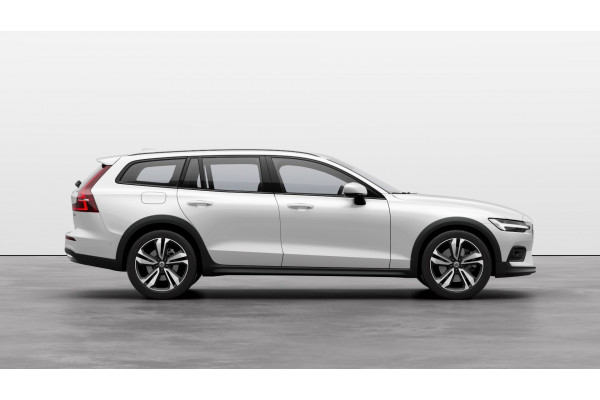 2024 MY25 Volvo V60 Cross Country  Ultra B5 Bright Wagon Image 5