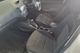 2018 Kia Cerato YD S Hatch Image 5