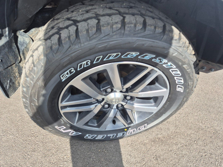 2018 Toyota HiLux  SR5 Double Cab Pick Up Image 16