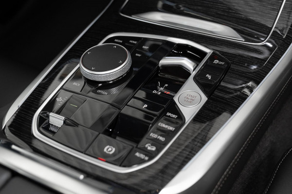2025 BMW X7 G07 LCI xDrive40i M Sport SUV image 15